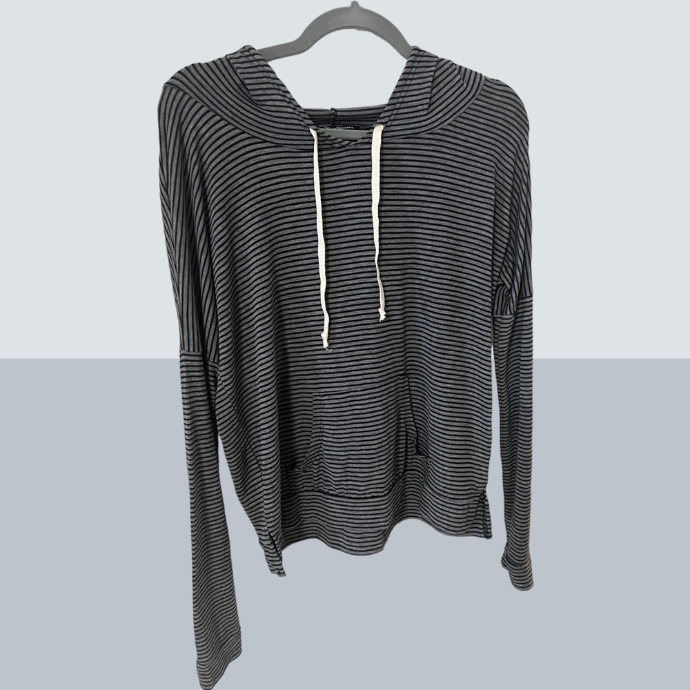 A great striped hoodie by Streetwear Society in size large